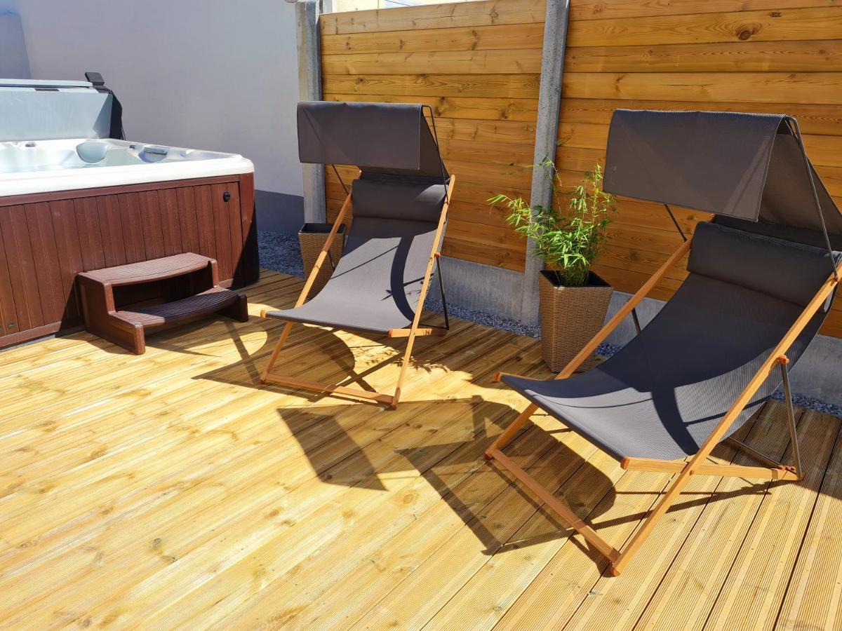 A Fleur De Spa : Maison Chaleureuse Avec Spa Privatif Et Billard. Coulogne Exterior photo